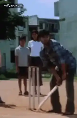 Ravi Krishna's Funny Batting in Street Cricket