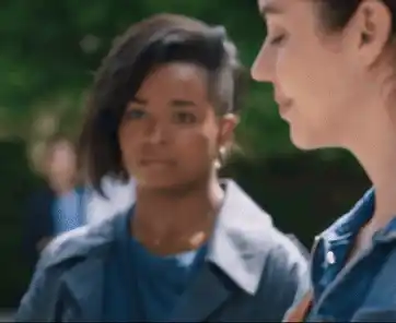 Greys Anatomy: Simone Griffith Makes Heart Hands