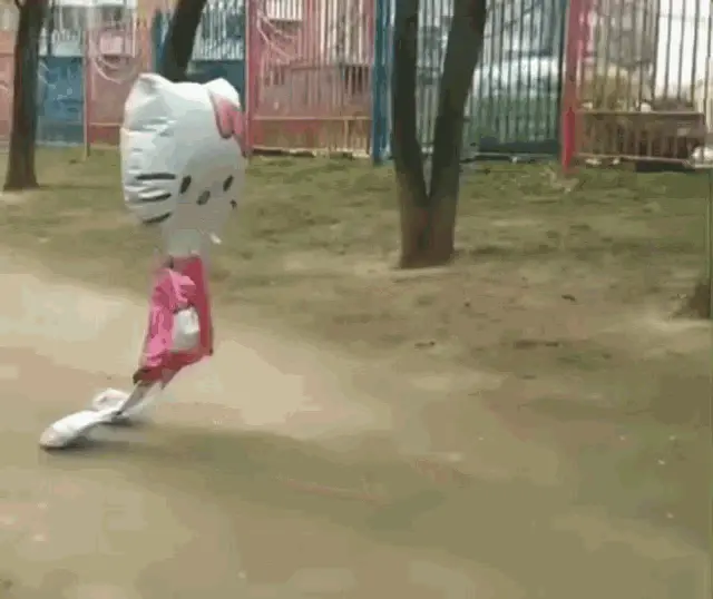 Hello Kitty Slow Walk