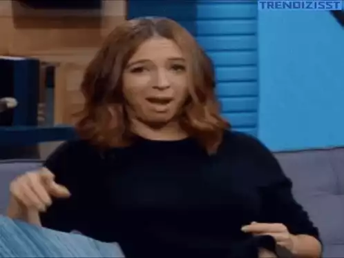 Maya Rudolph Winks & Makes Heart Shape