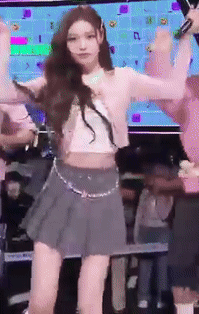 Izna's Cute Kpop Dance Performance