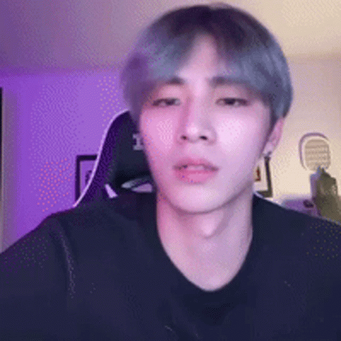 Xiaojun's Confused Reaction