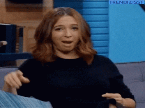 Maya Rudolph Winks & Makes Heart Shape