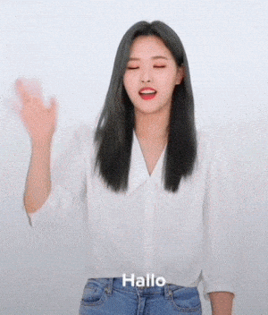 Loona Olivia Hye Says Hello and Waves