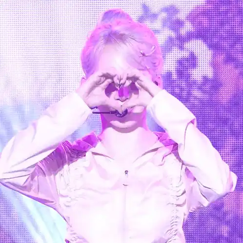 Monjjunirawr Miyawaki Sakura Heart Gesture