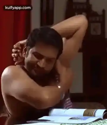 Santhanam Funny Itching Scene