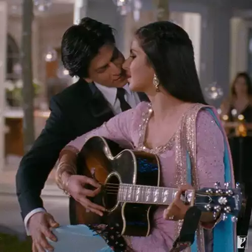 Shah Rukh Khan & Katrina Kaif's Romantic Kiss