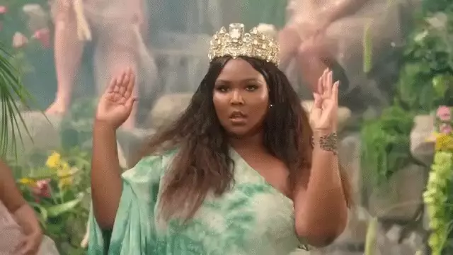 Lizzo's Regal Wave